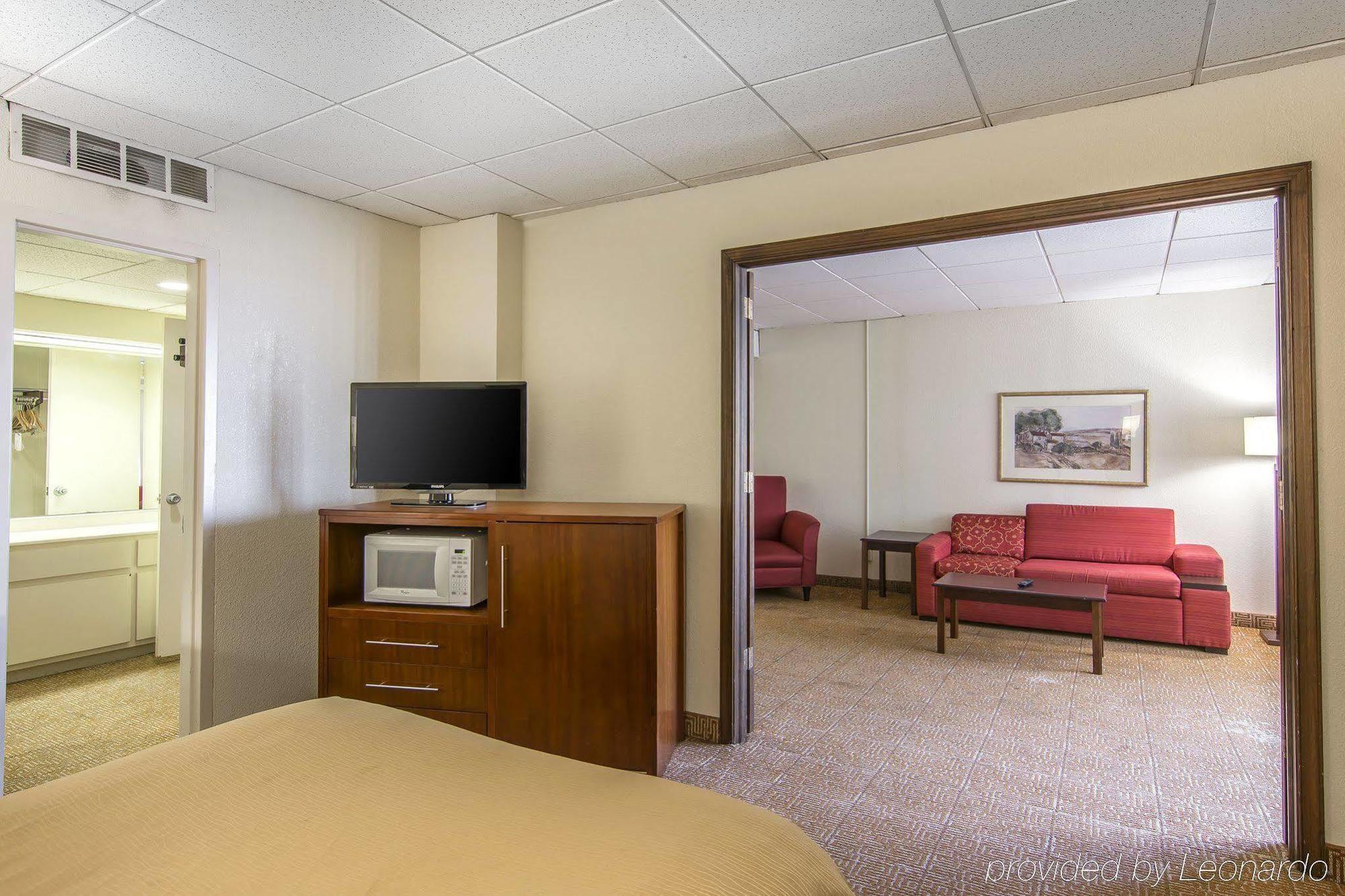 Quality Inn And Suites Conference Center Richmond Extérieur photo