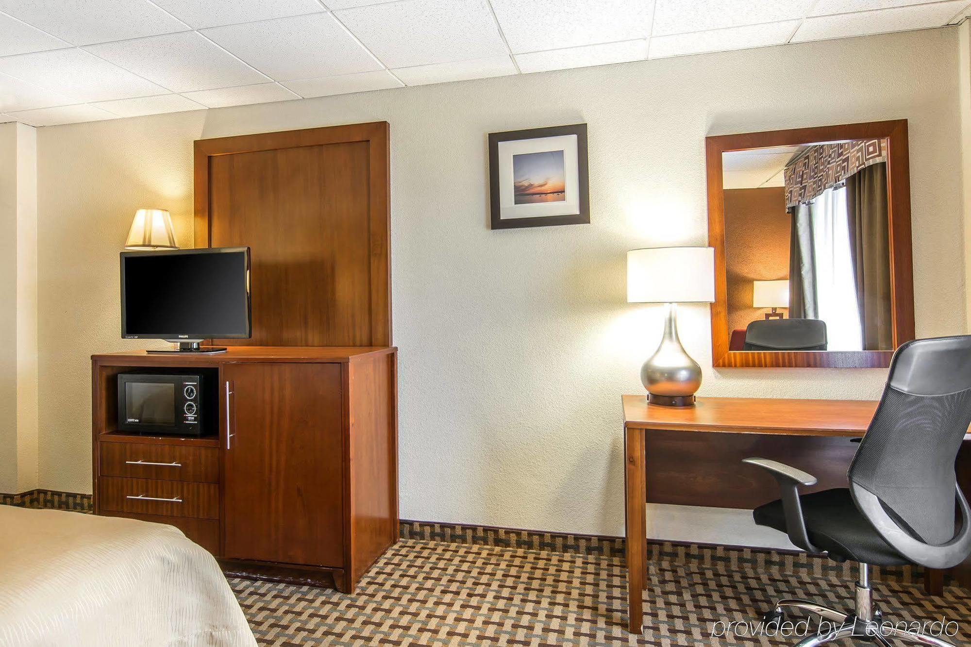 Quality Inn And Suites Conference Center Richmond Extérieur photo